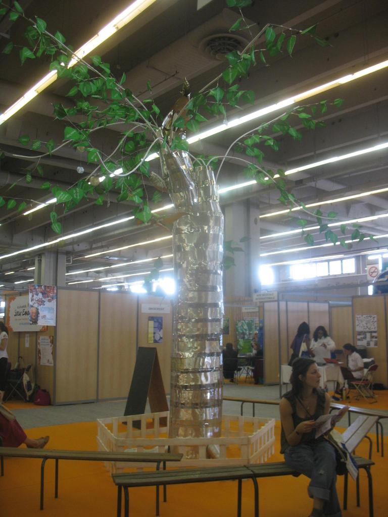 Sculpture arbre à palabres salon solidarités 2010